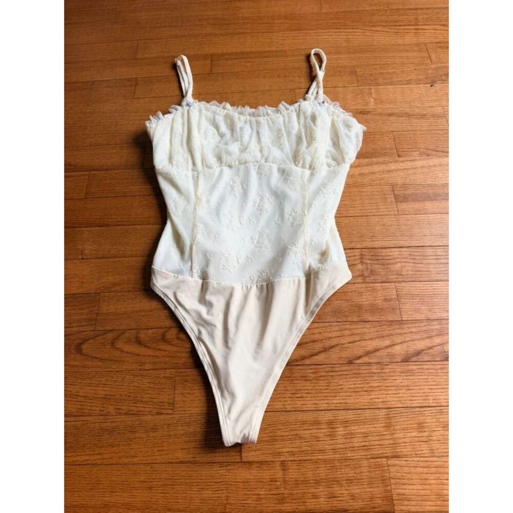 Lulus Cream Lace Rosette Milkmaid Cami Bodysuit Size L Coquette Y2K Top Thong